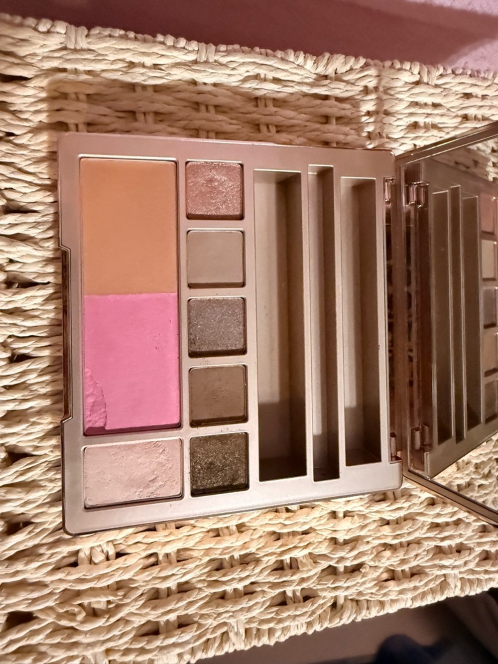 Urban Decay Neutral & Pink Eyeshadow Palette